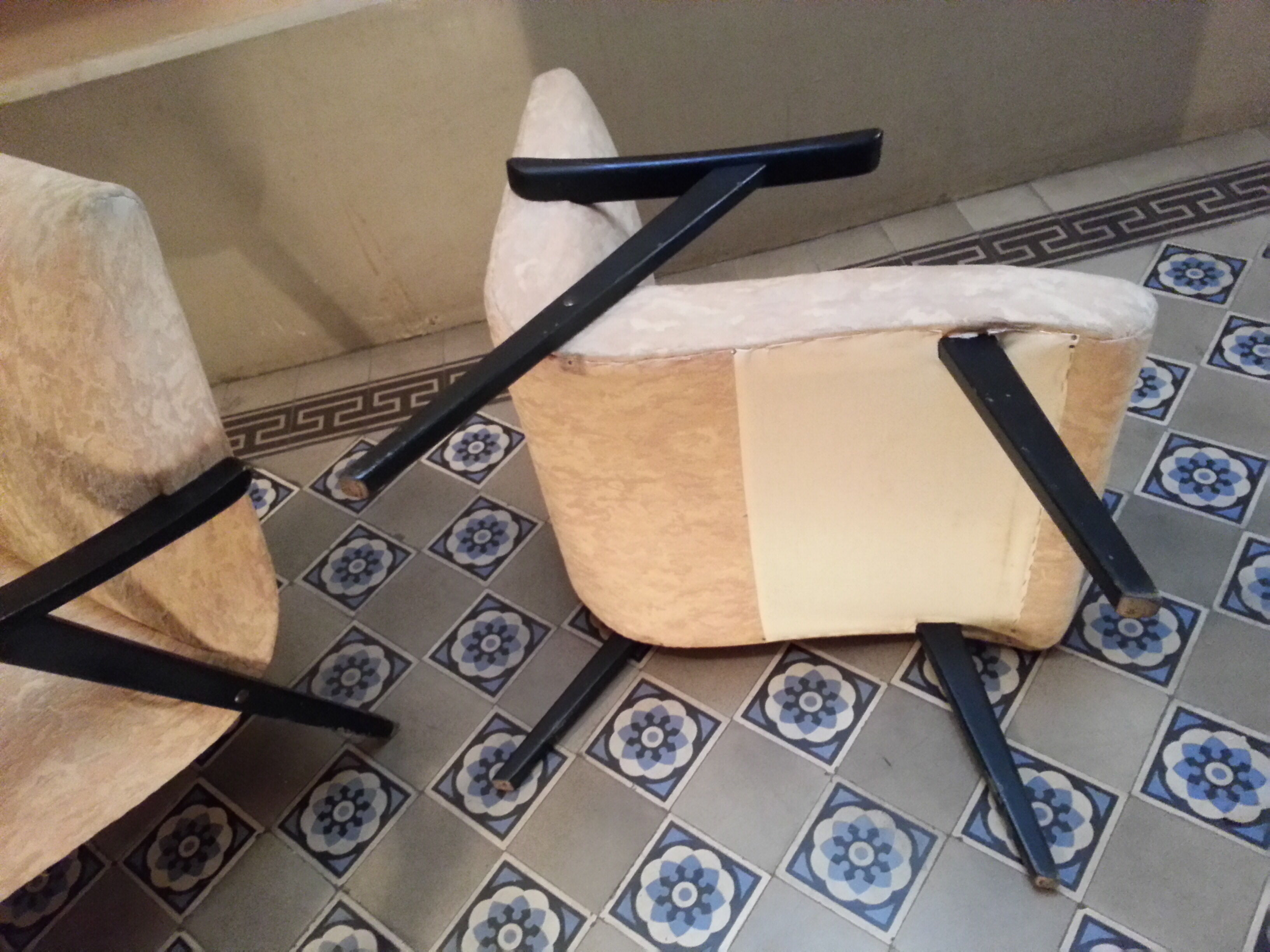 Zig zag of time cocktail chairs