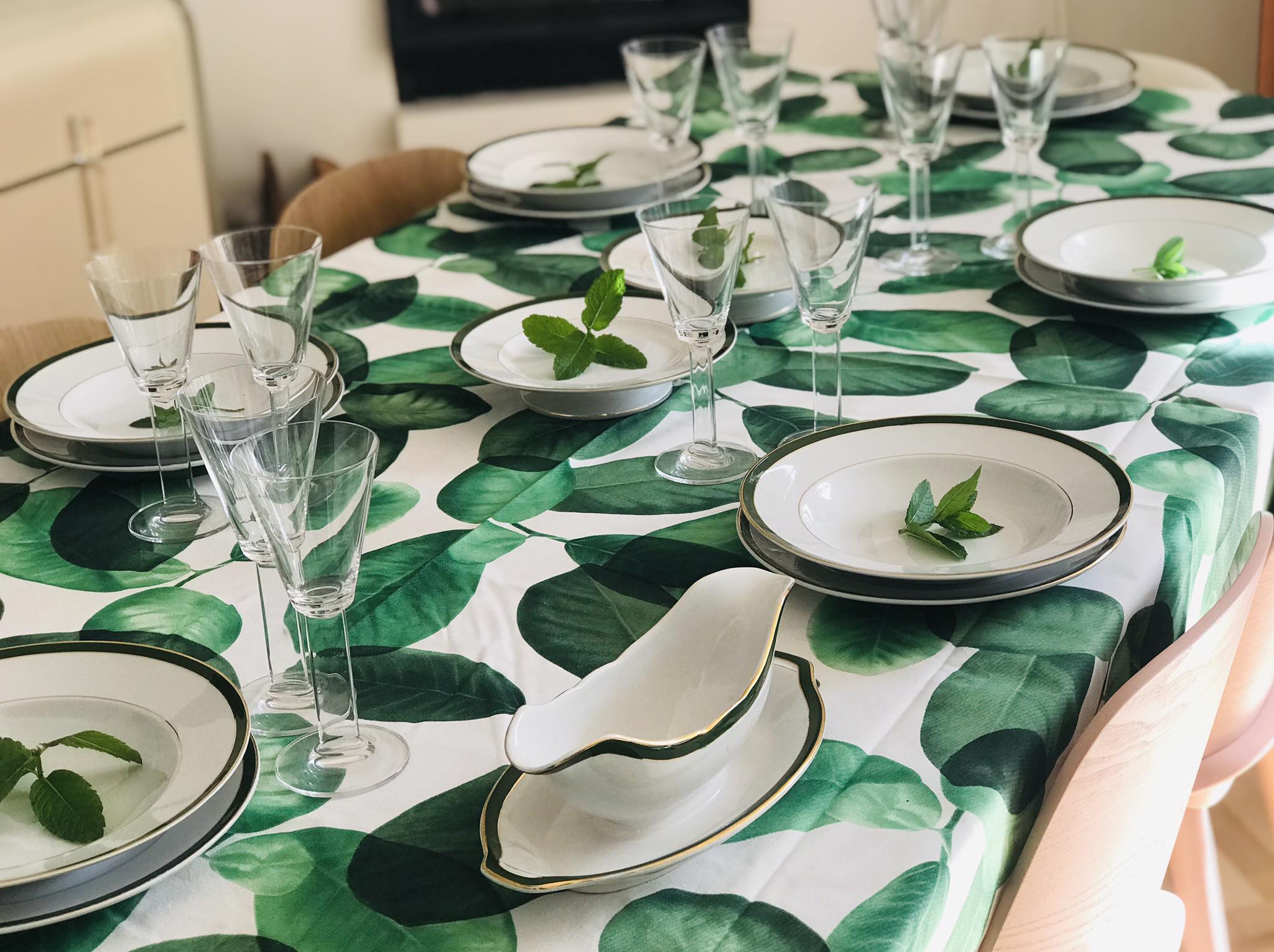 Saucière with antique attached underplate Villeroy and Boch Boch Mettlach XIX century