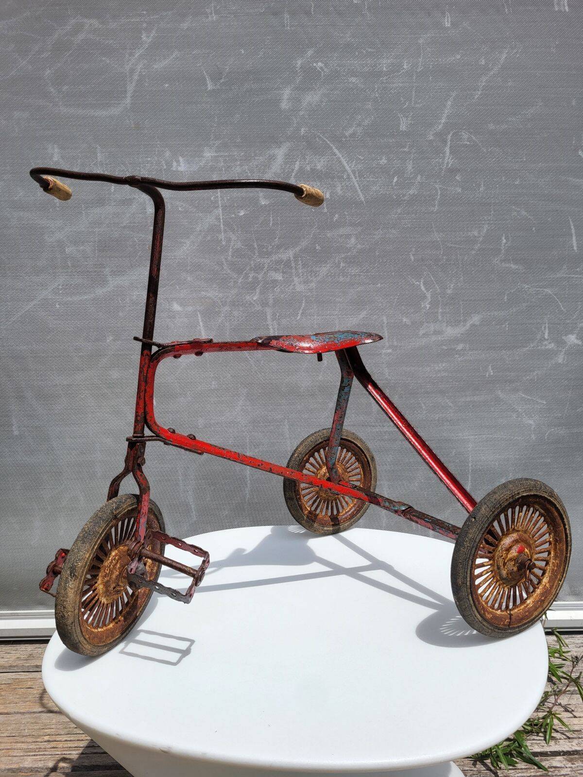 Tricycle enfant métal riveté 1920 • Style urbex