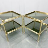 Paire de tables d'appoint ou de chevet en laiton et verre fumé, années 1970