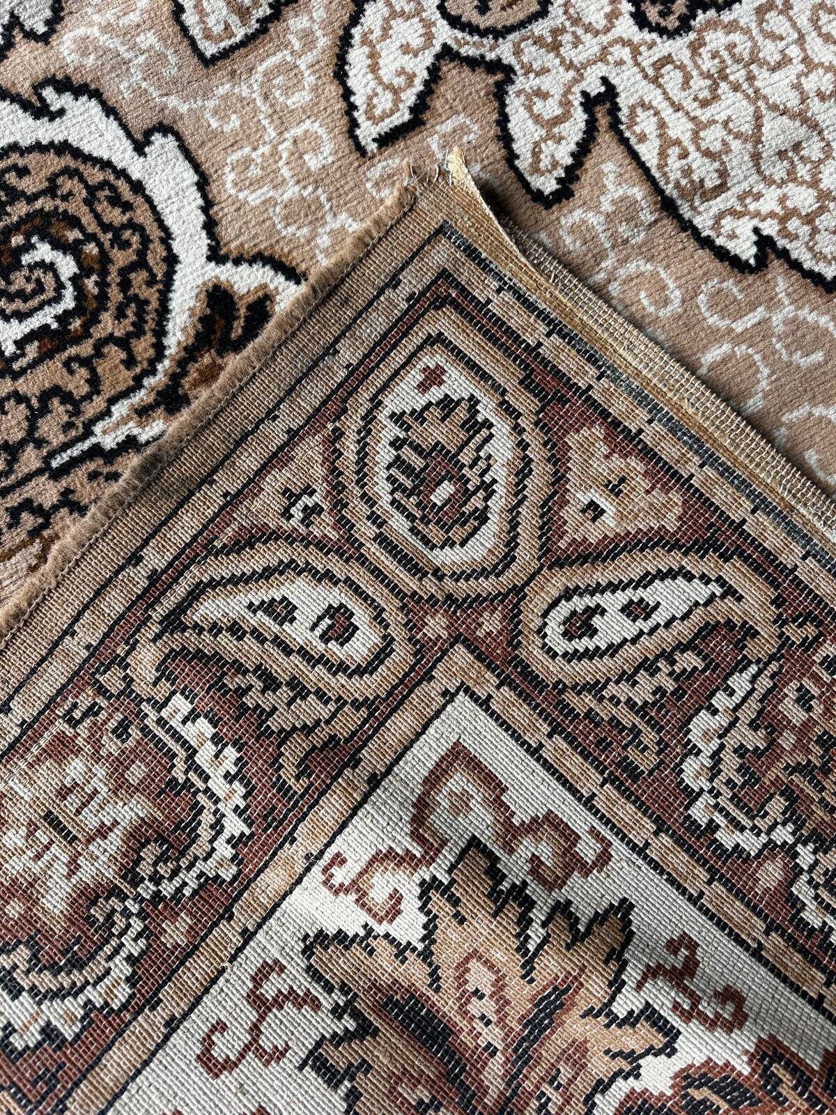 Tapis de style oriental 190cm x 280cm