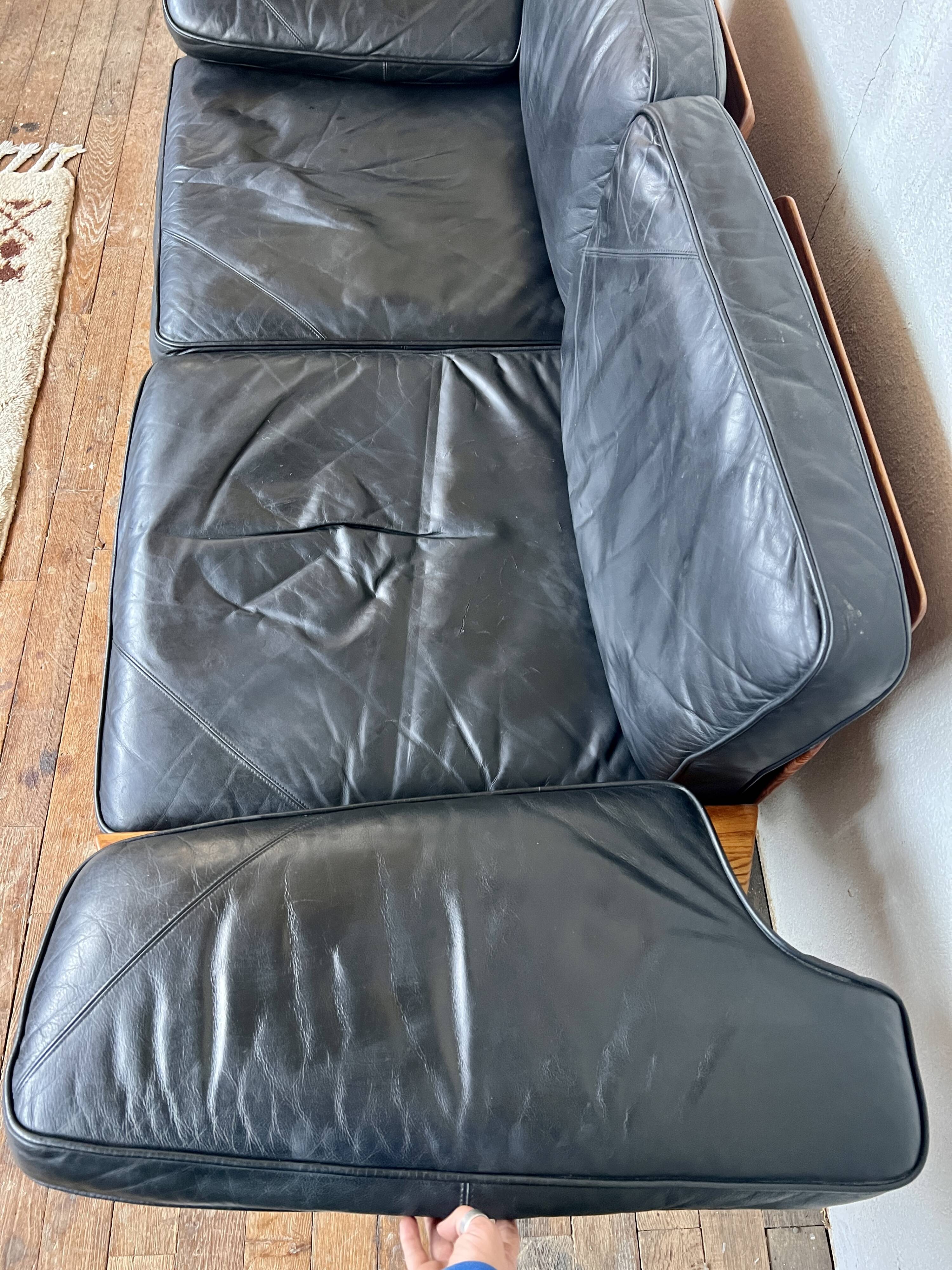 Canape seltz elm and leather design 1960