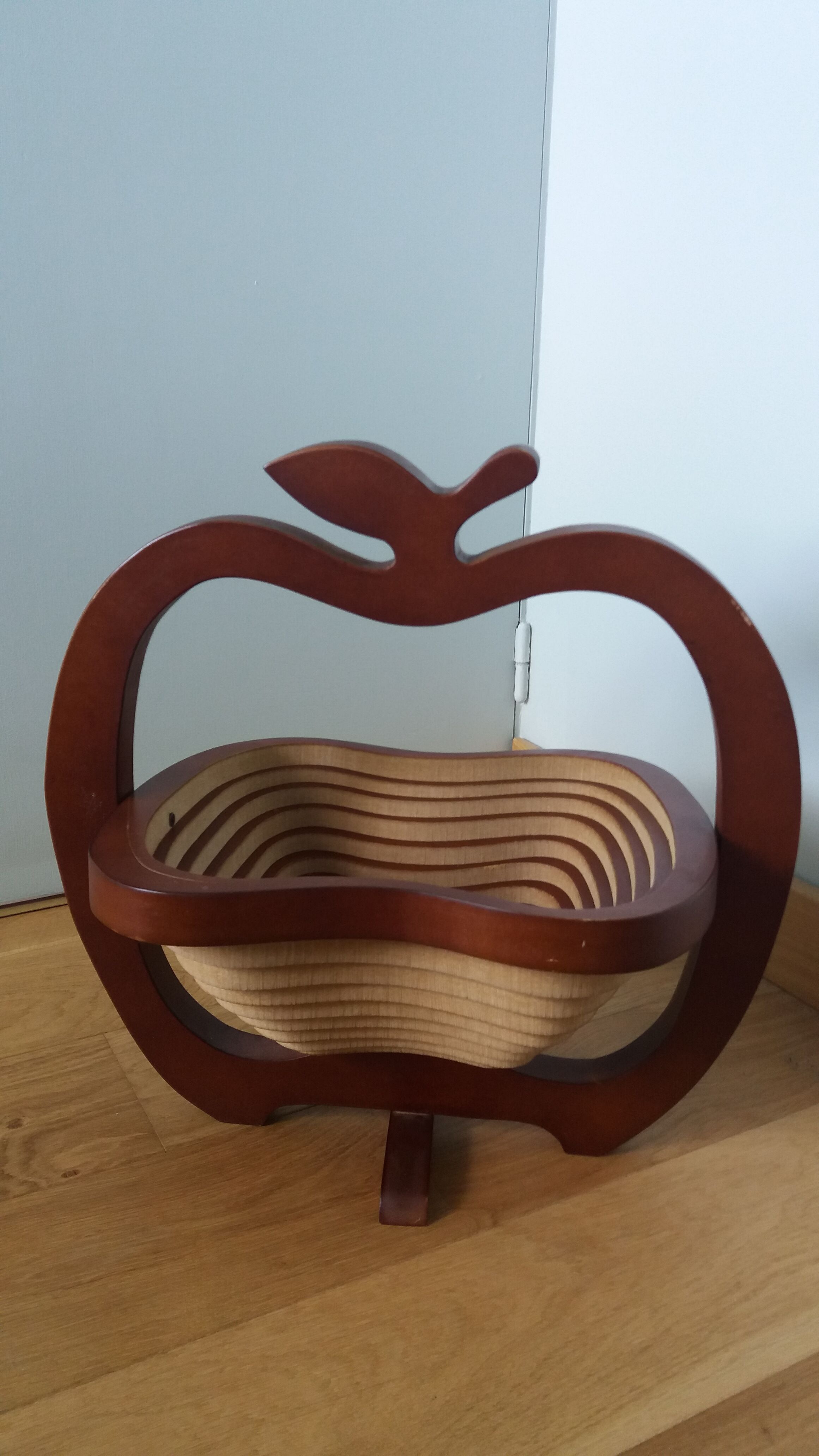 Foldable fruit basket in the shape of an apple.