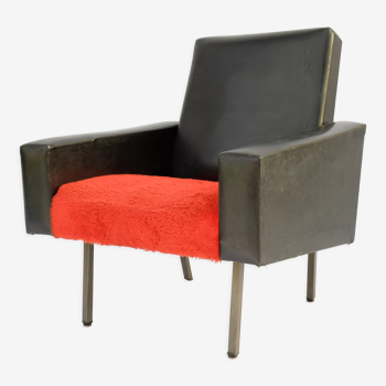 Vintage black skaï armchair and red moumoute from the 1960s