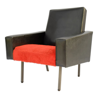 Vintage black skaï armchair and red moumoute from the 1960s