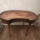 kidney-shaped coffee table