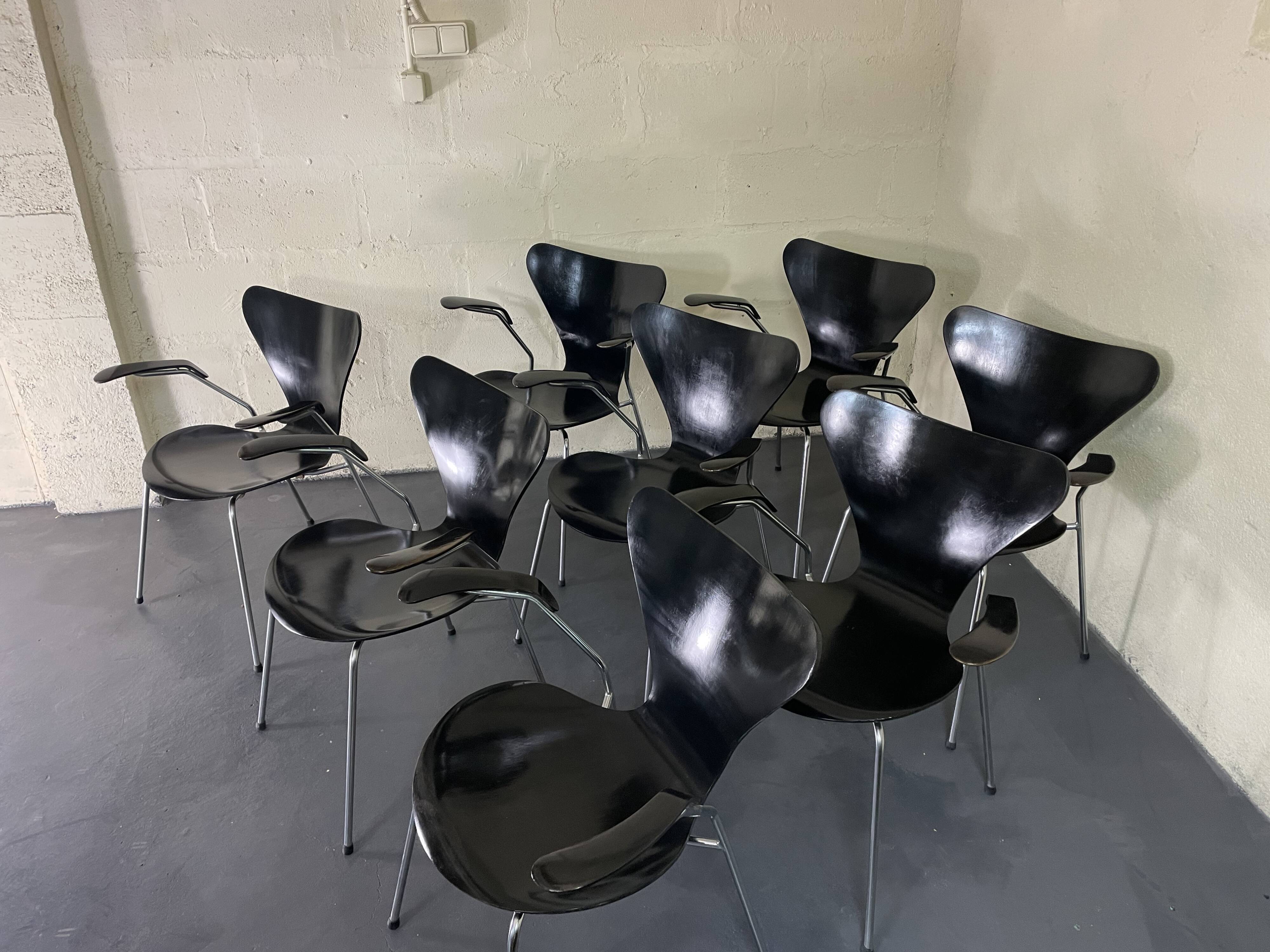 Fritz hansen & arne jacobsen (xxᵉ) – suite de 8 fauteuils en bois