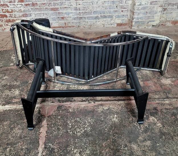 Cassina LC4 Le Corbusier Salon