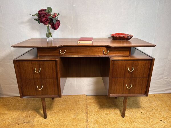 Bureau en teck par GPlan E. Gomme, 1960
