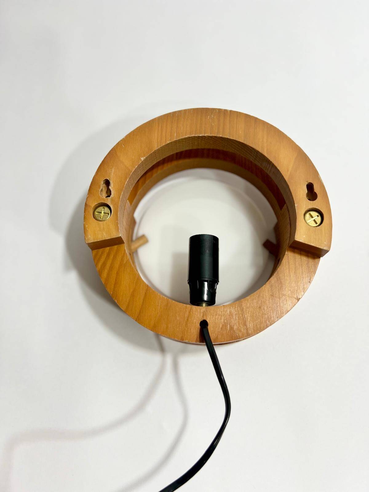 Vintage design wall light in pine and plexiglass, 1970s