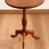 Tripod pedestal table in 20th century stained beech