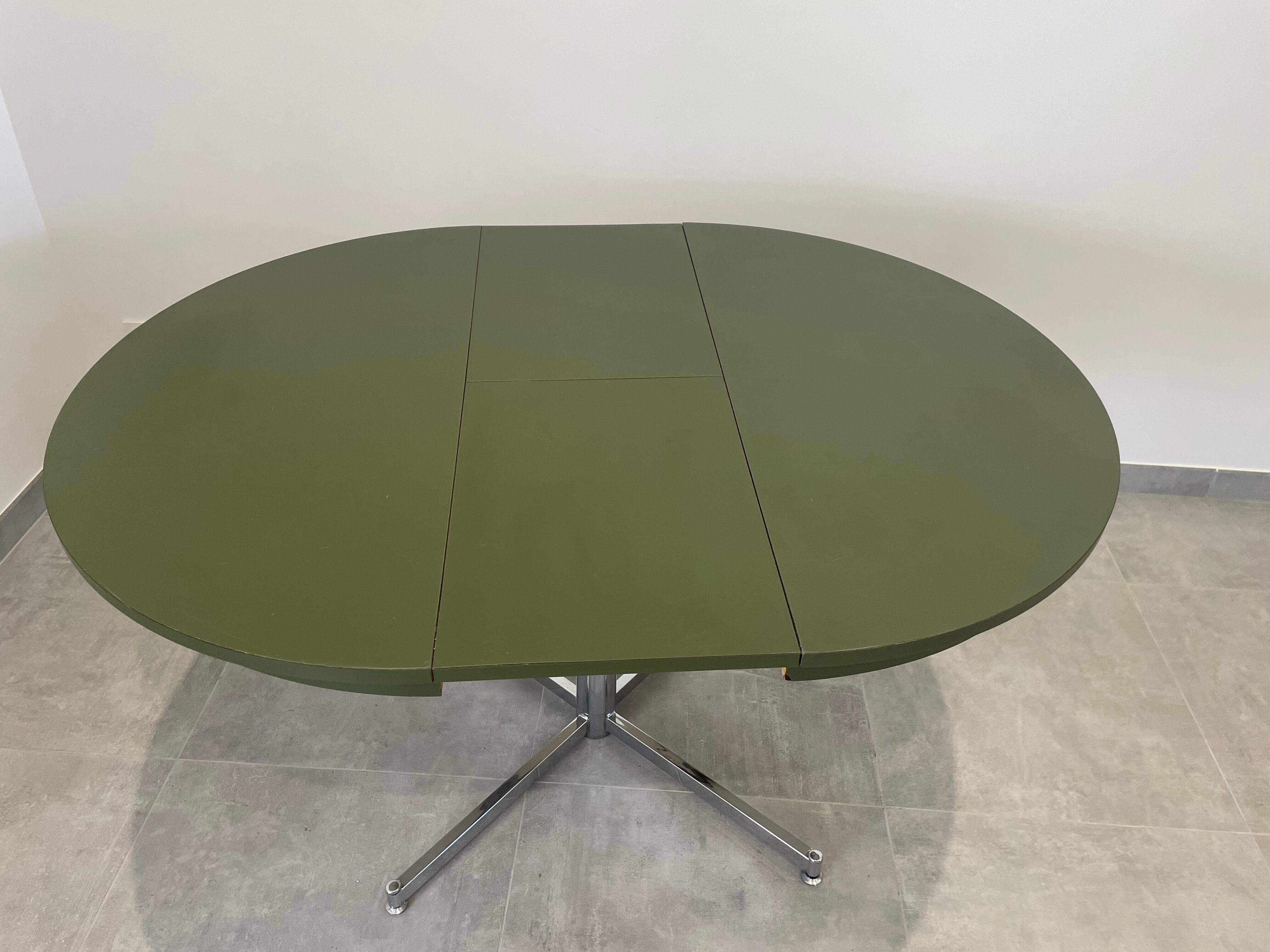 Extendable round table, foot chrome year 70