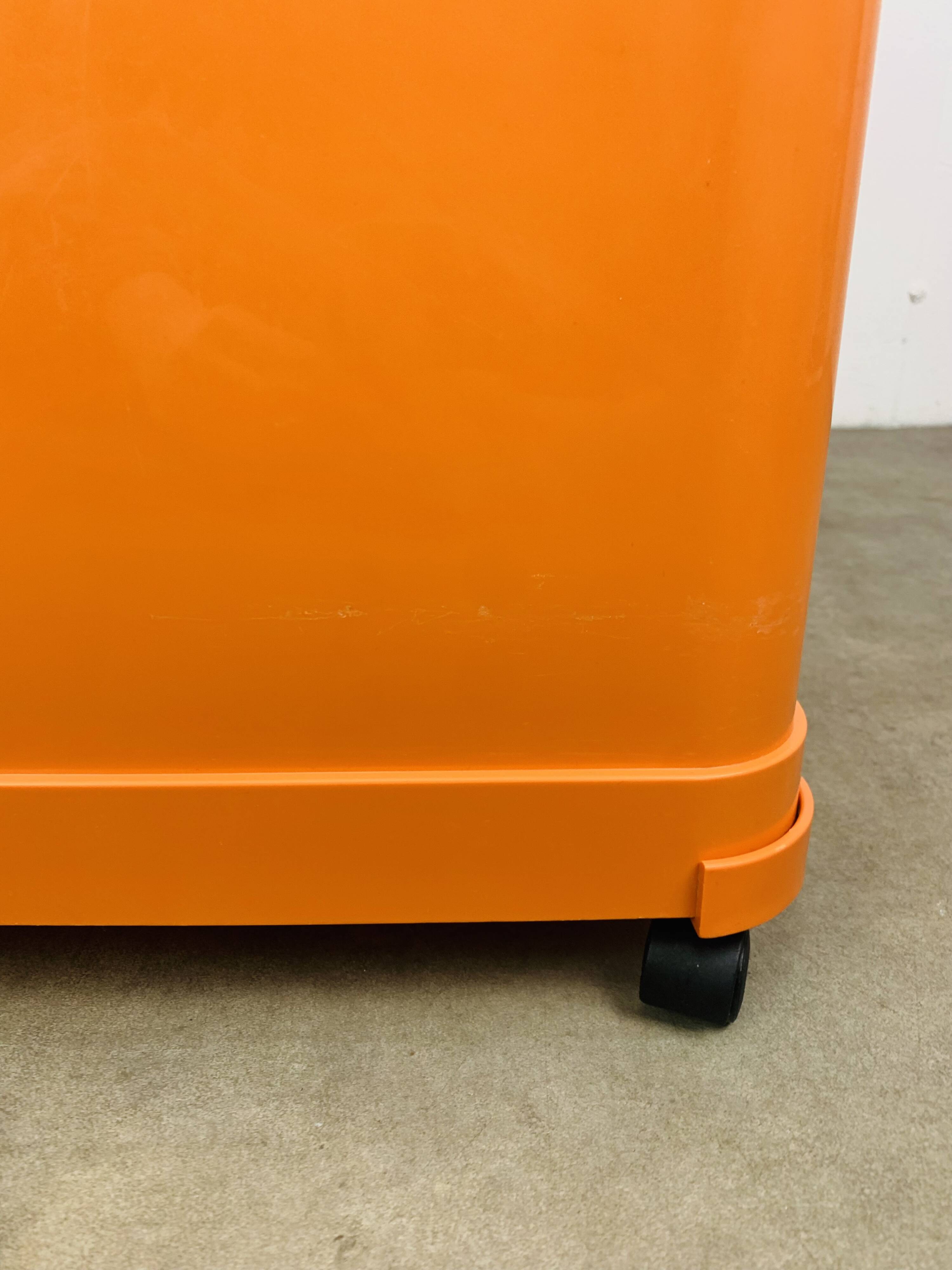 Flair dessert for Prisunic in orange plastic, seventies.