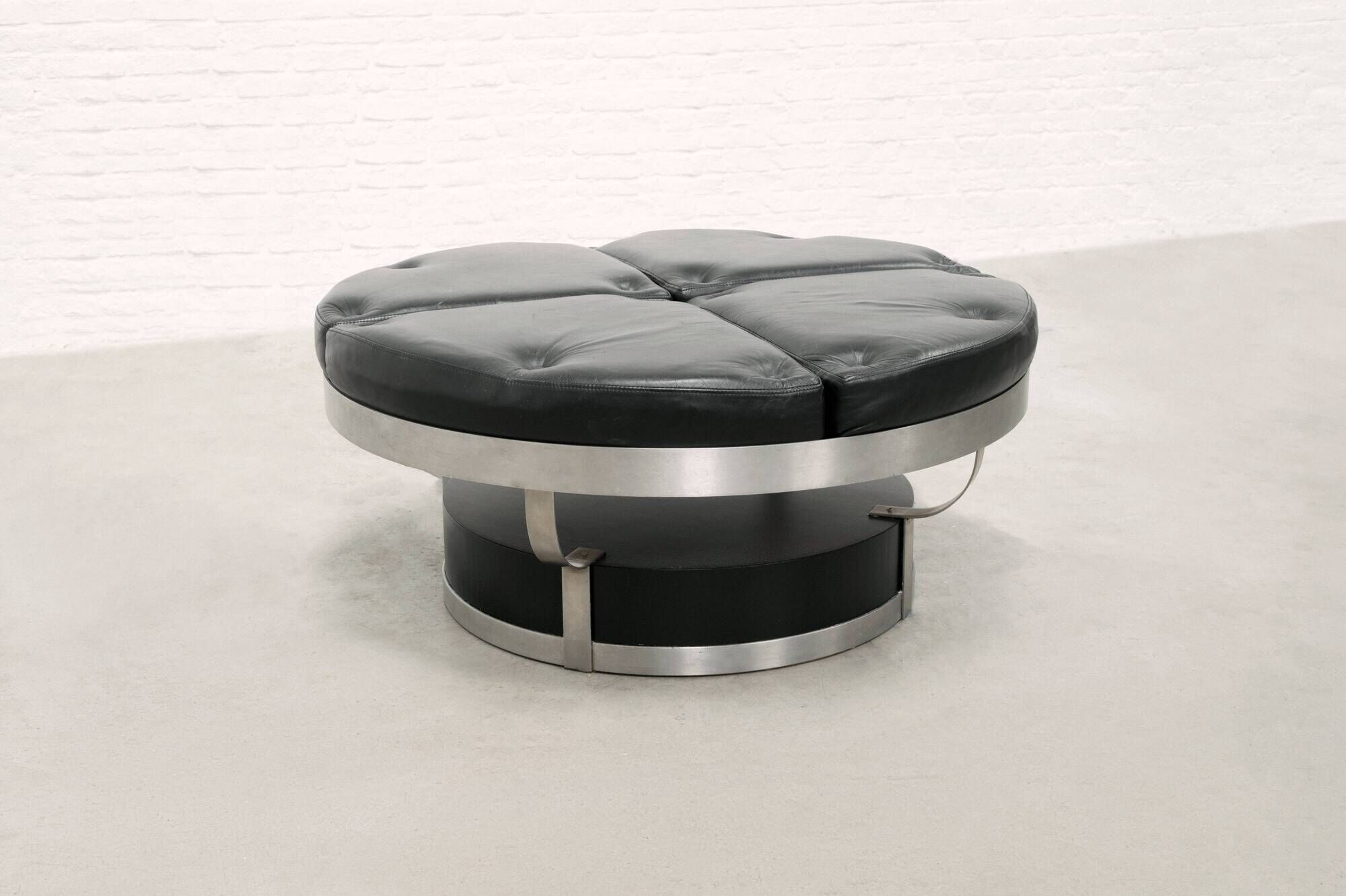 Large Italian circular bench in leather, chromed metal structure, 1970