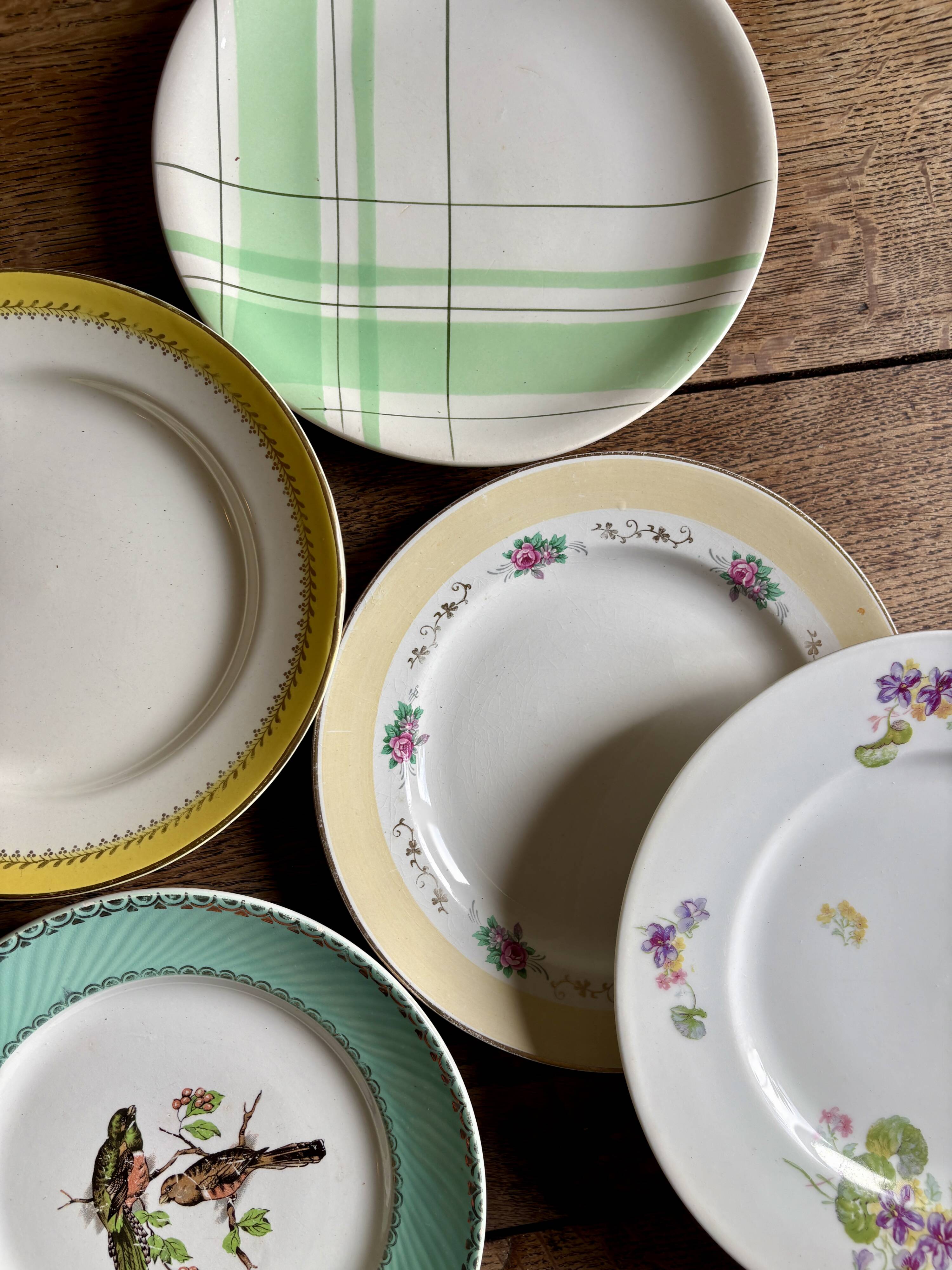 Lot de 12 assiettes plates vintage dépareillées