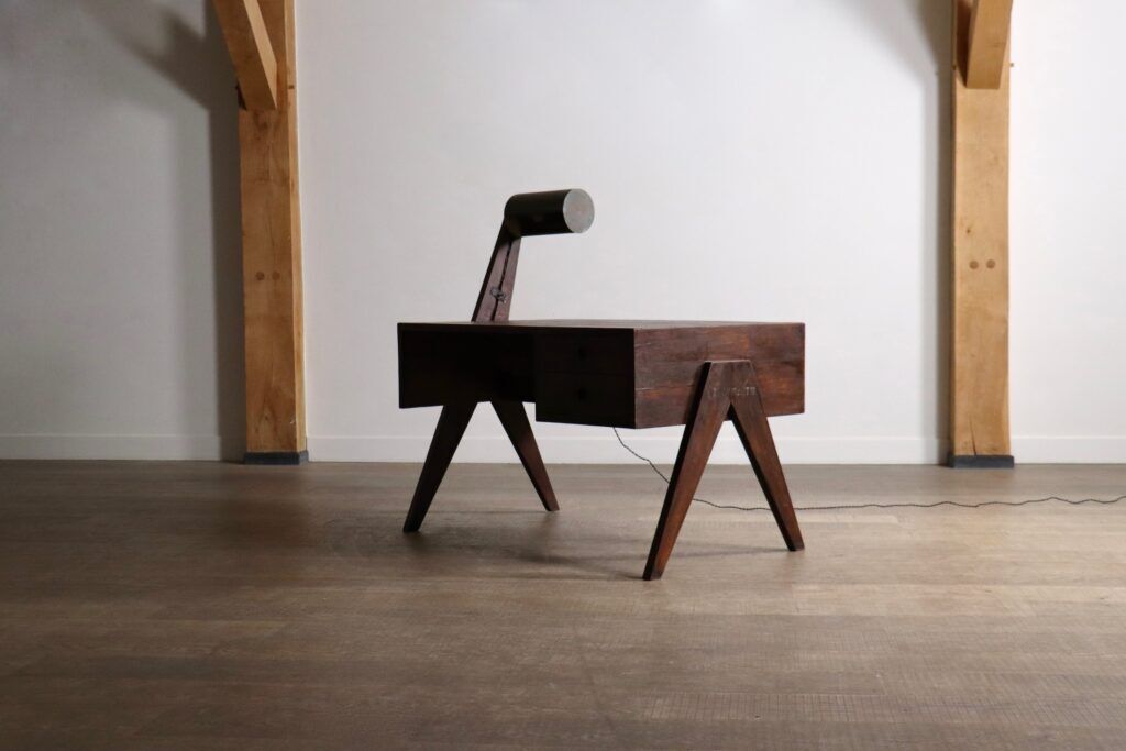 Bureau Pierre Jeanneret avec lampe intégrée, Chandigarh, années 1950