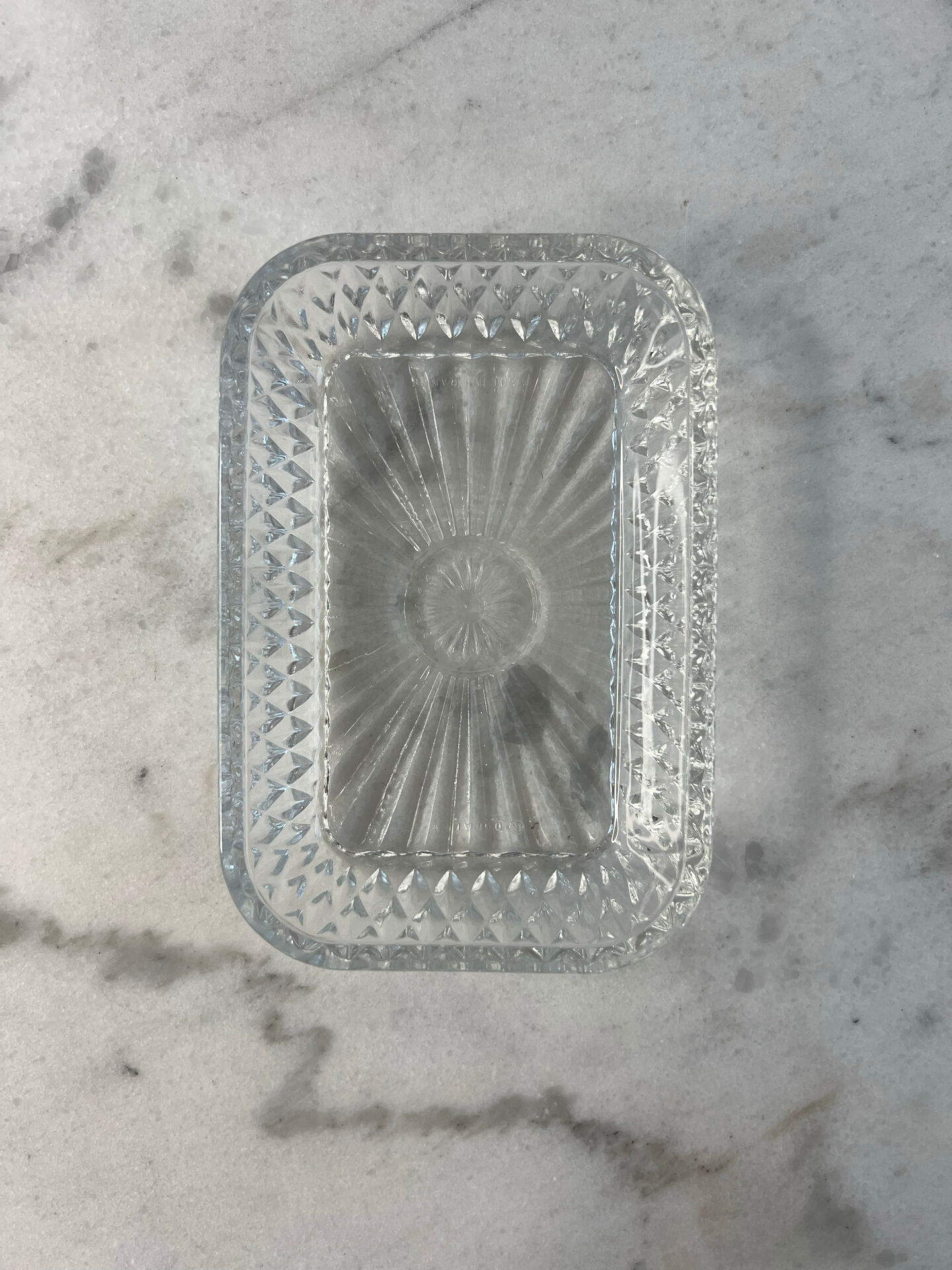 Coupelle rectangulaire en verre taillé 14,5x9,5cm