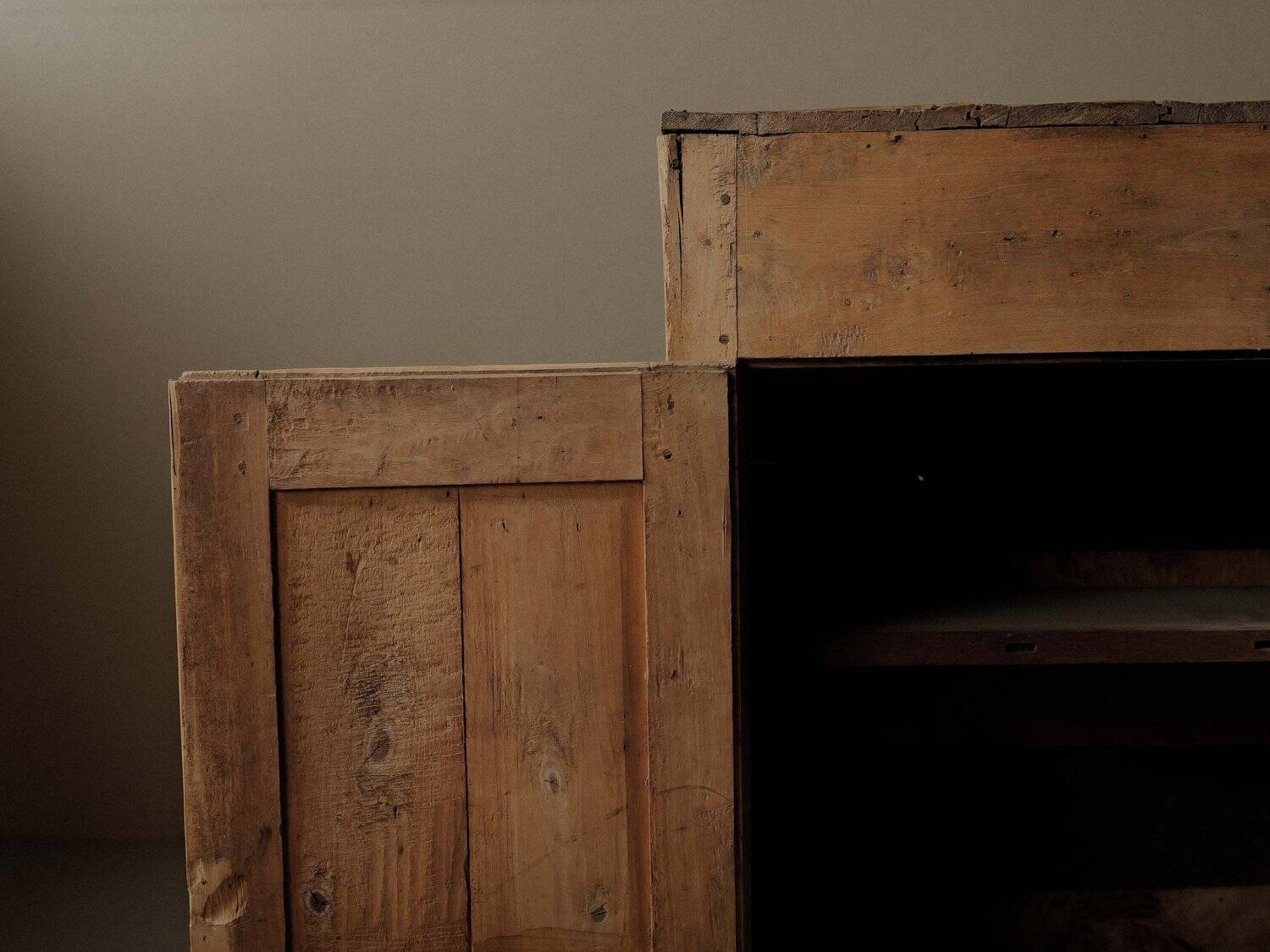 Petit meuble paysan en bois massif, vers 1900
