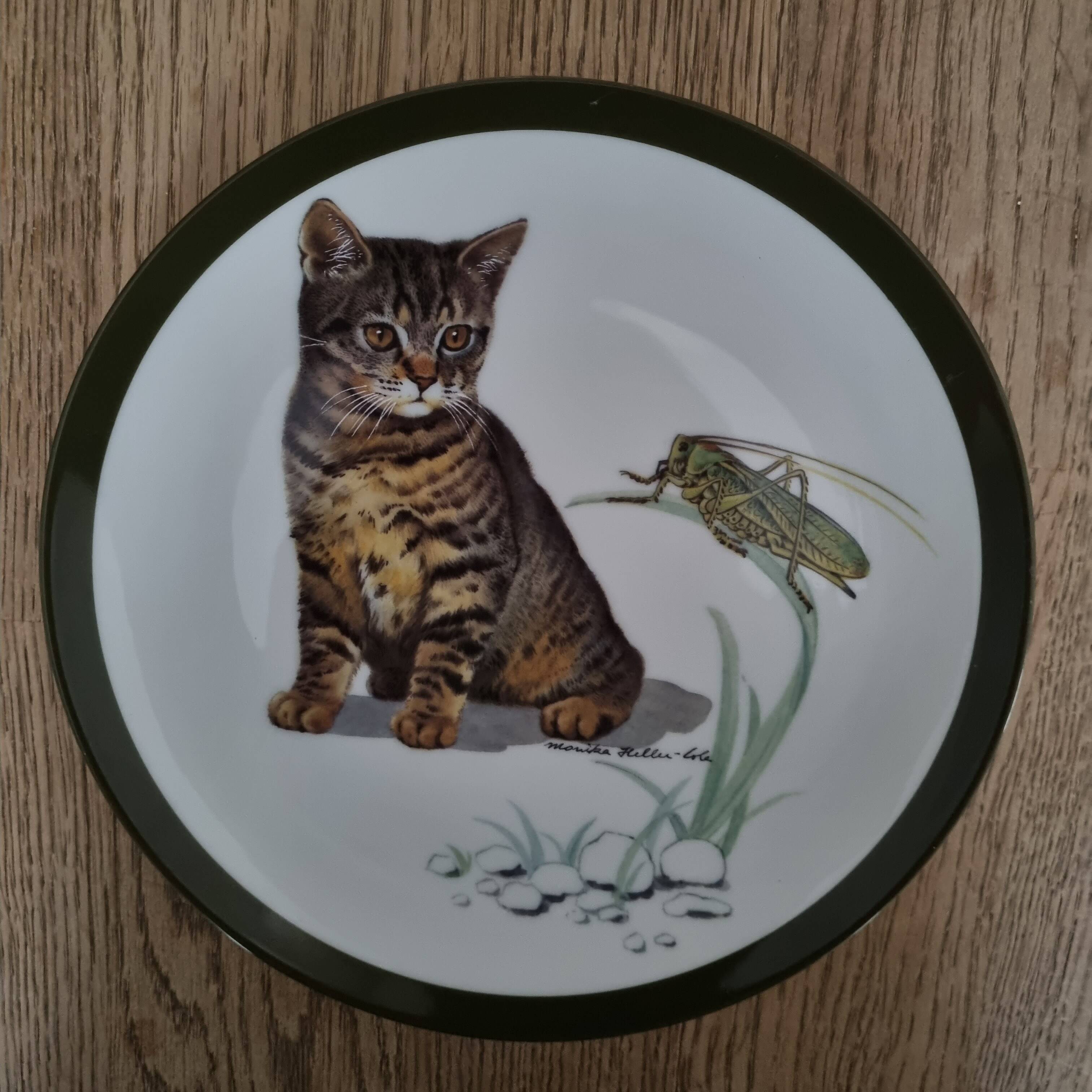 Porcelain cat decorative plates