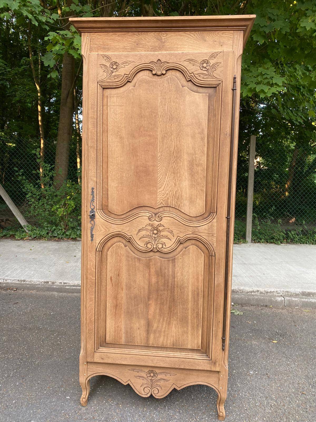 Louis XV boarding school wardrobe renovated in solid raw oak bonnetière