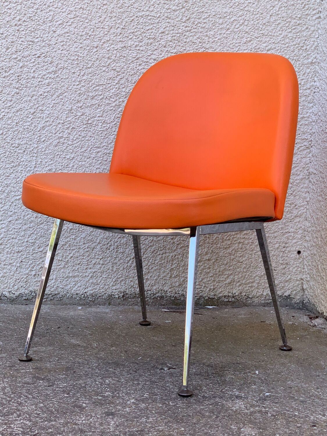 Chauffeuse vintage orange skaï et chrome 1970