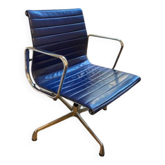 Fauteuil 108 de Charles & Ray Eames (licence Vitra)