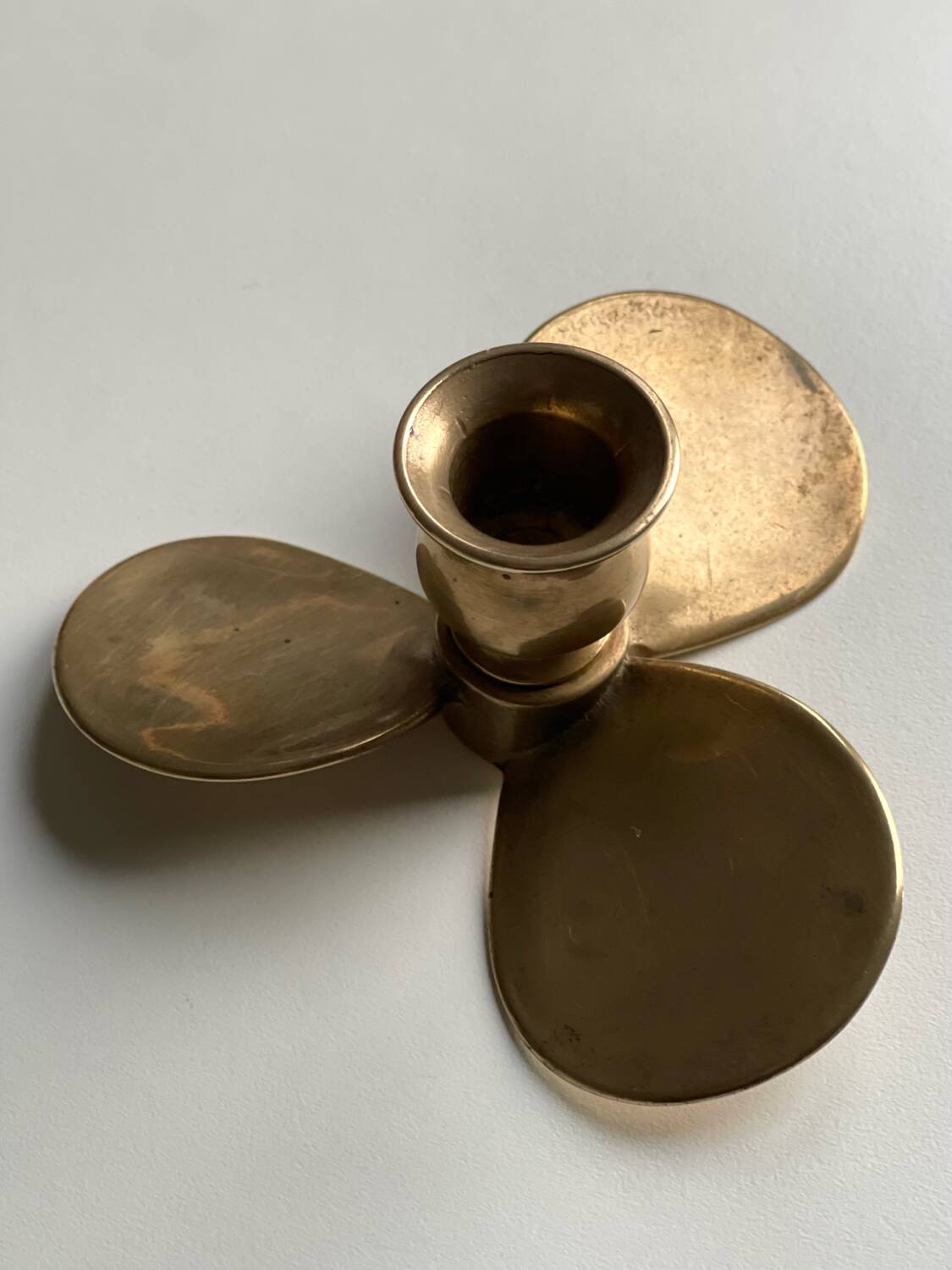 Propeller candle holder in solid brass