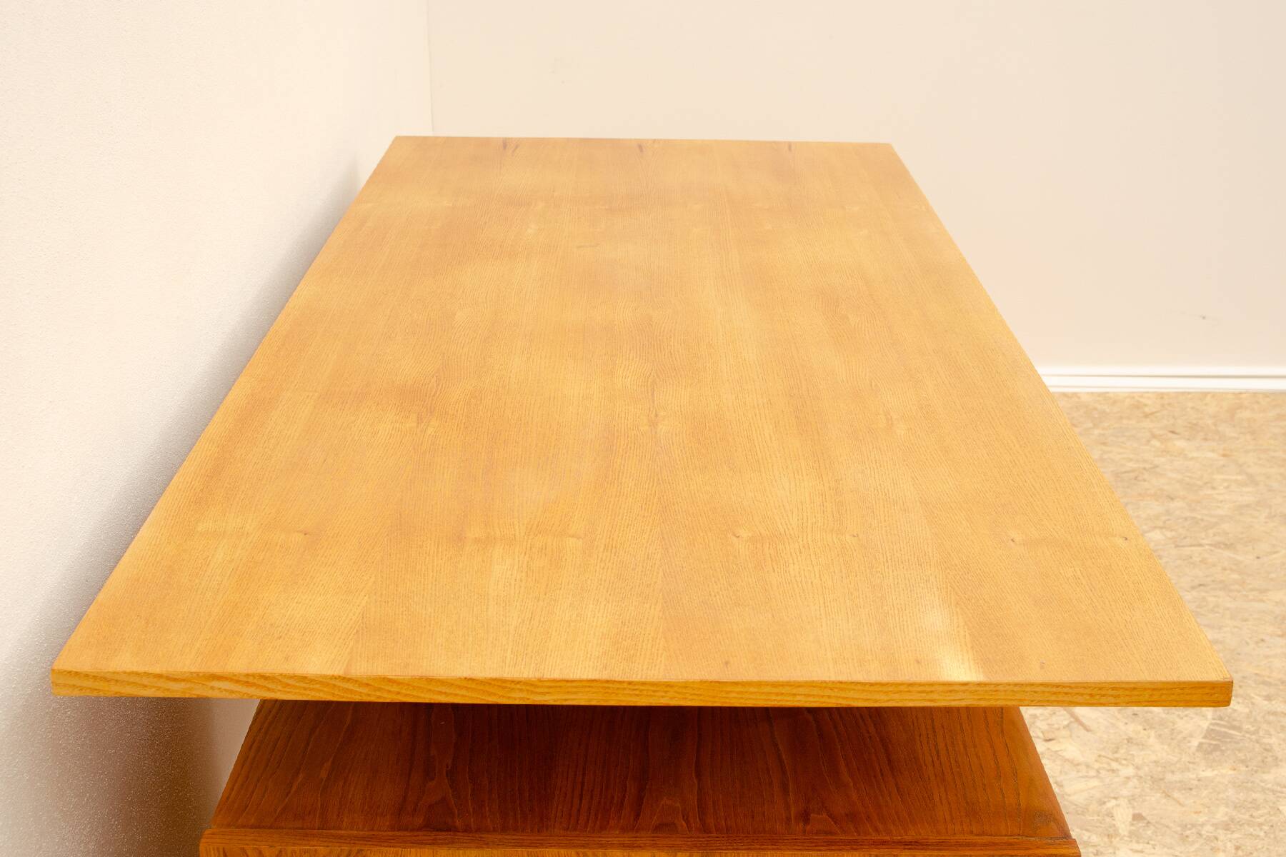 Immense bureau tchécoslovaque entièrement rénové, années 1970, Europe centrale