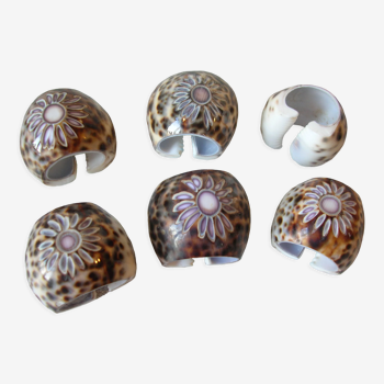 Set of 6 rings of tigris shell napkin engraved with a flower decoration festive table