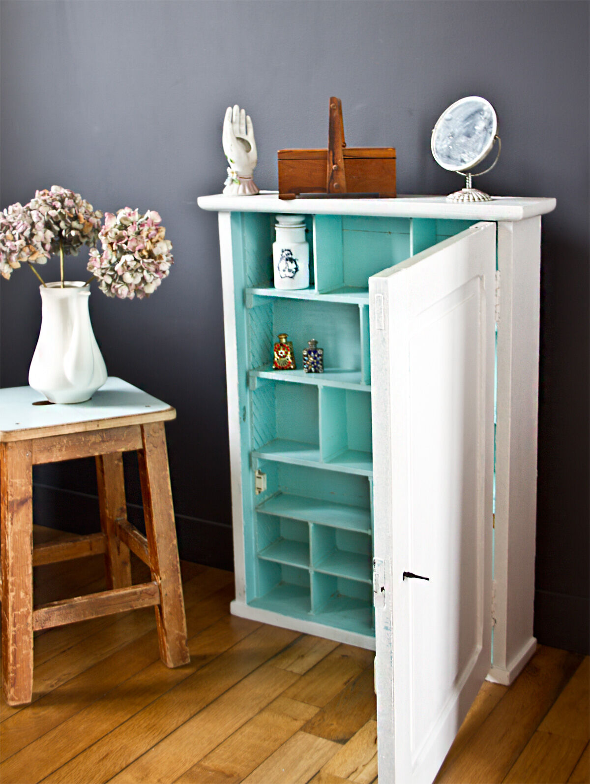 Grande armoire de toilettes