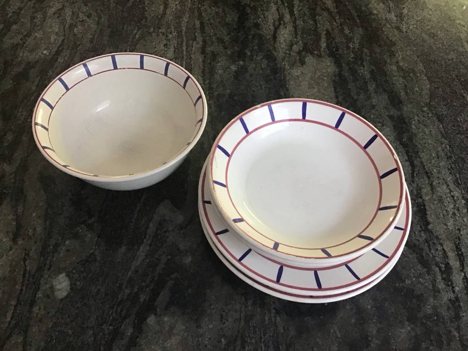 Basque decor plates and salad bowl