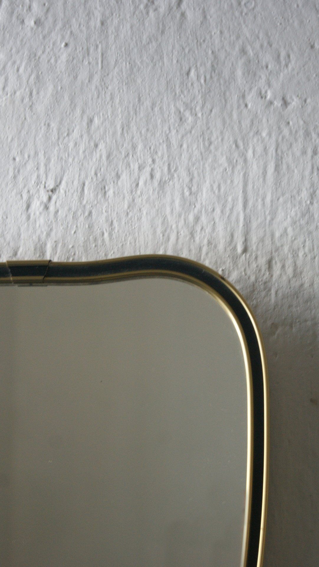 Miroir en forme de cœur doré et noir du milieu du siècle, années 1960