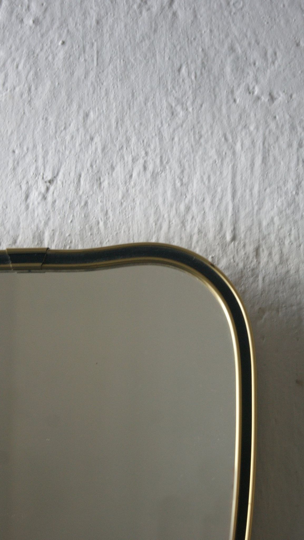 Miroir en forme de cœur doré et noir du milieu du siècle, années 1960