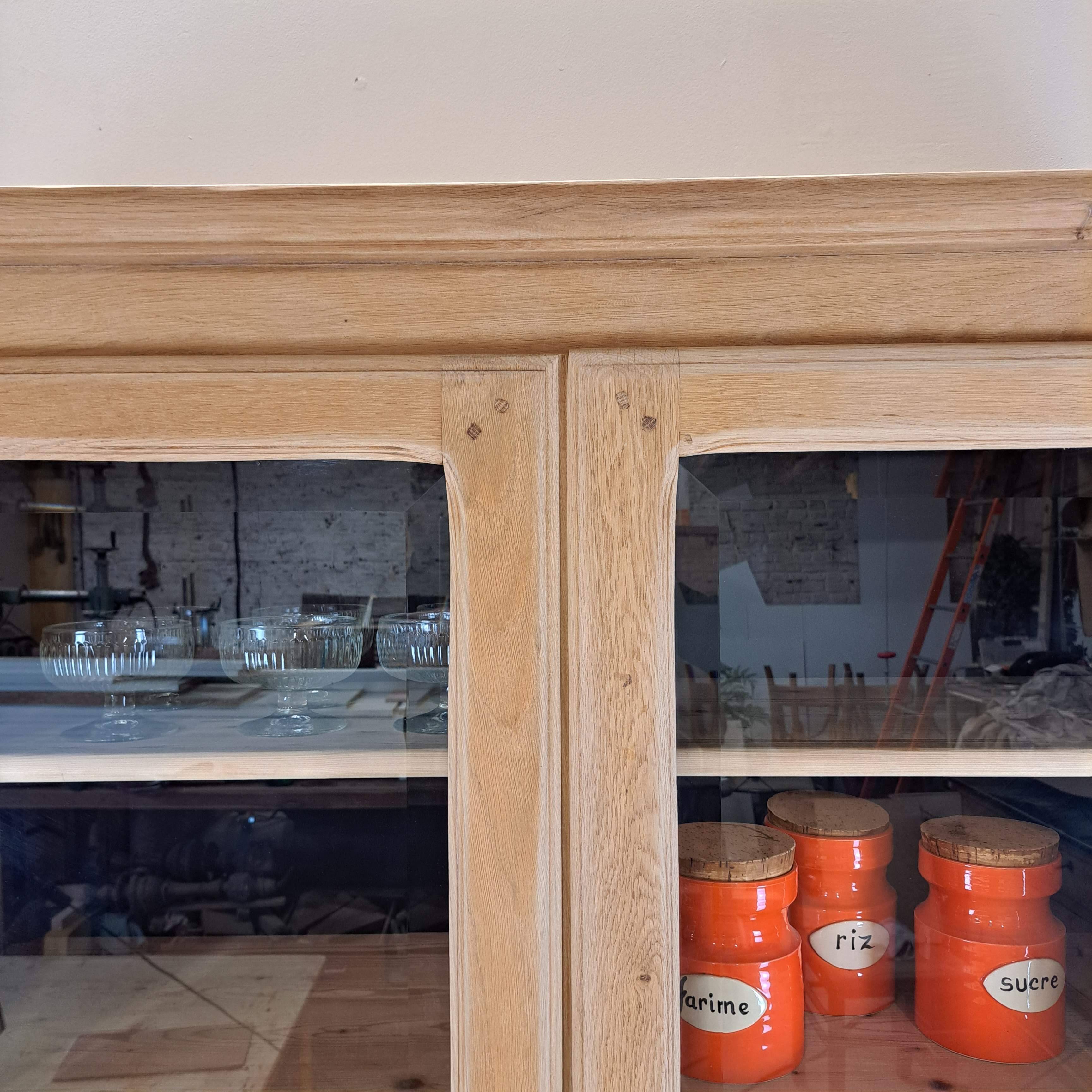 GLASS CABINET IN SOLID OAK