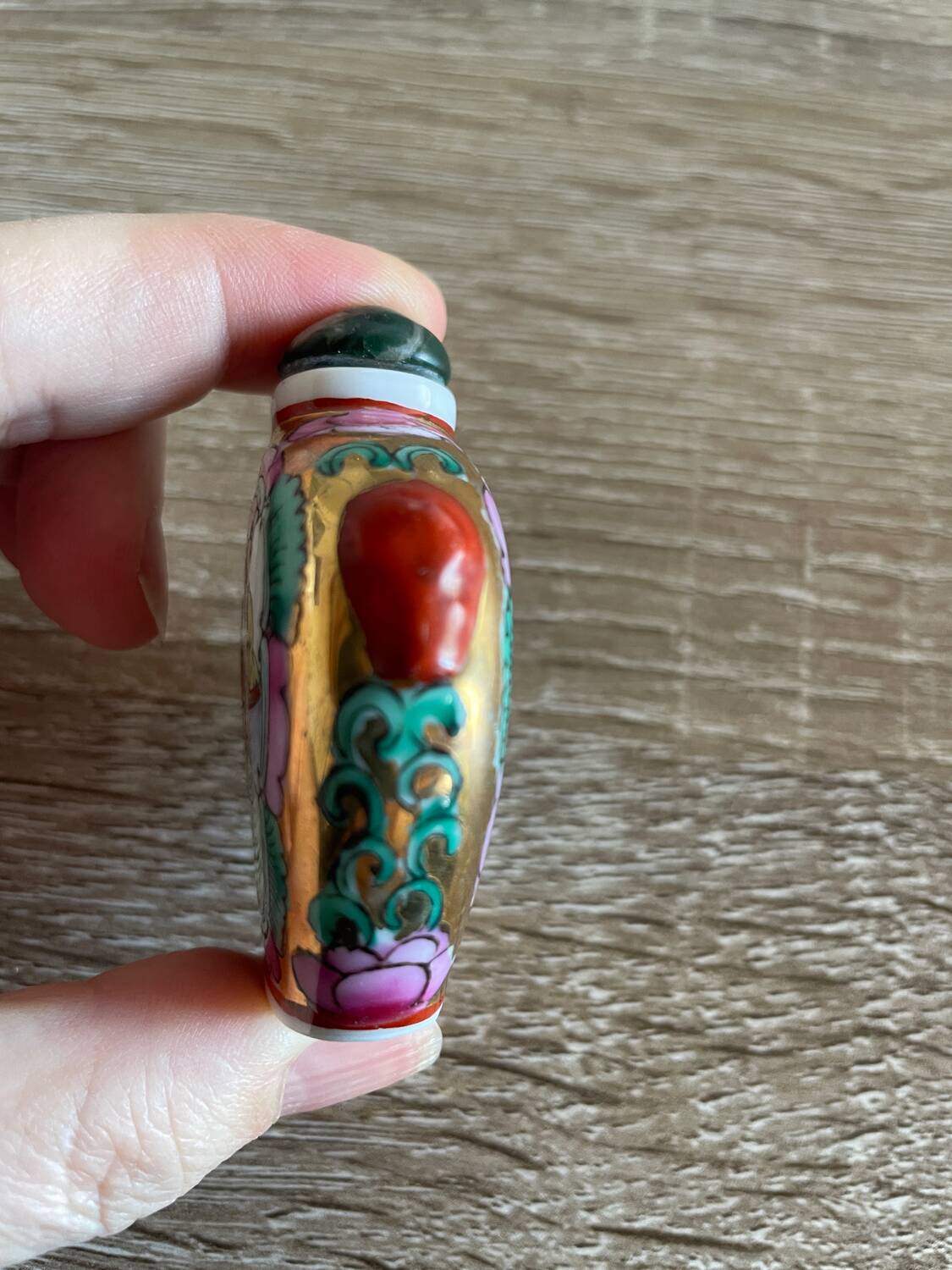 Small bottle for tobacco