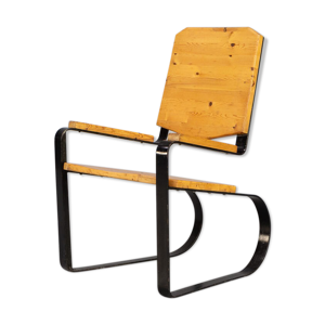 Chaise longue en porte-à-faux en métal unique des années 60 avec siège en pin