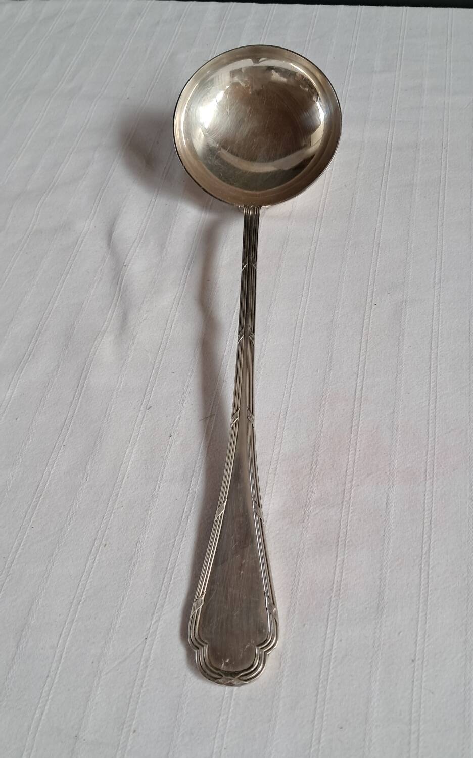 37-piece cutlery set in the liner style