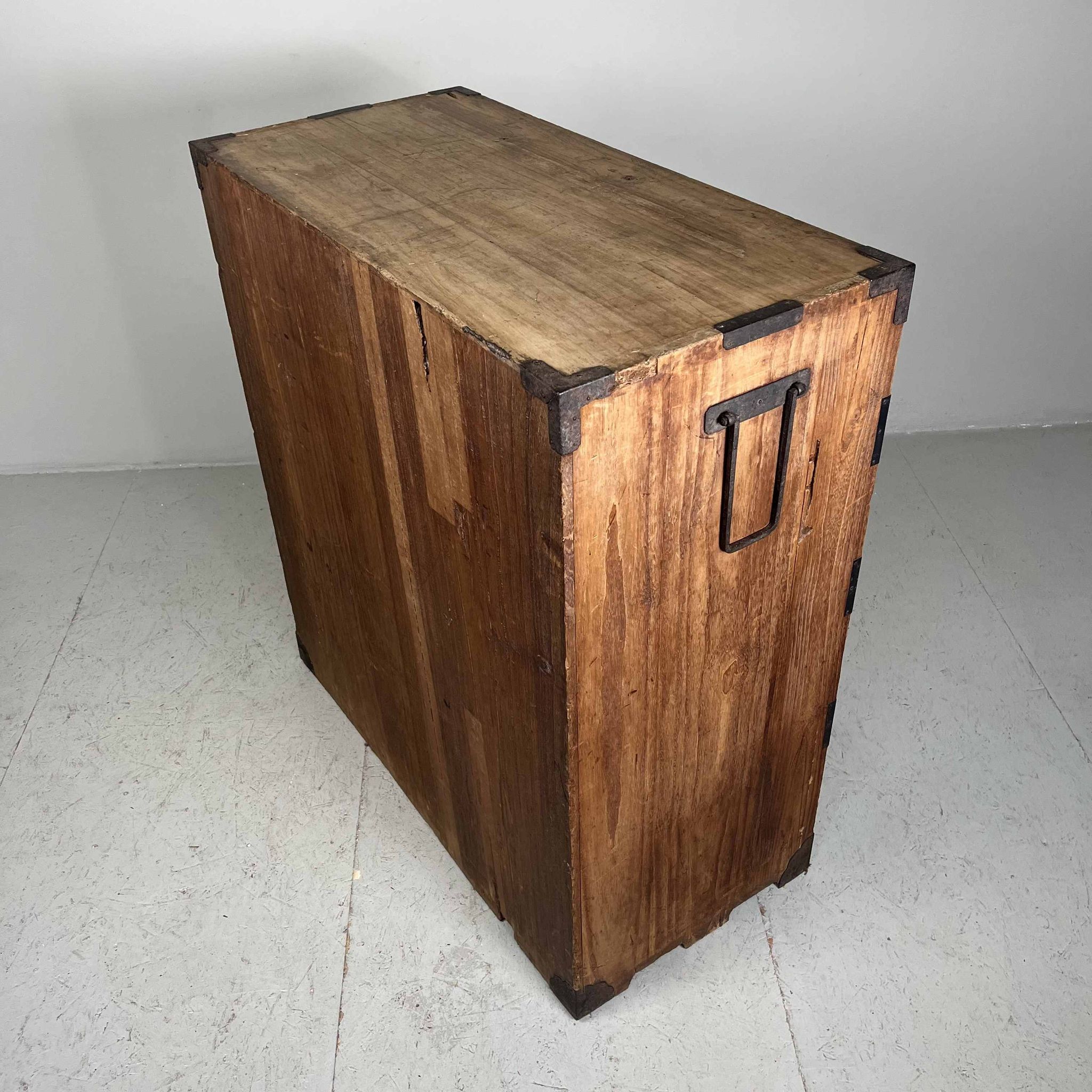 Commode japonaise Tansu ladenkast Taishō (1912-1926)