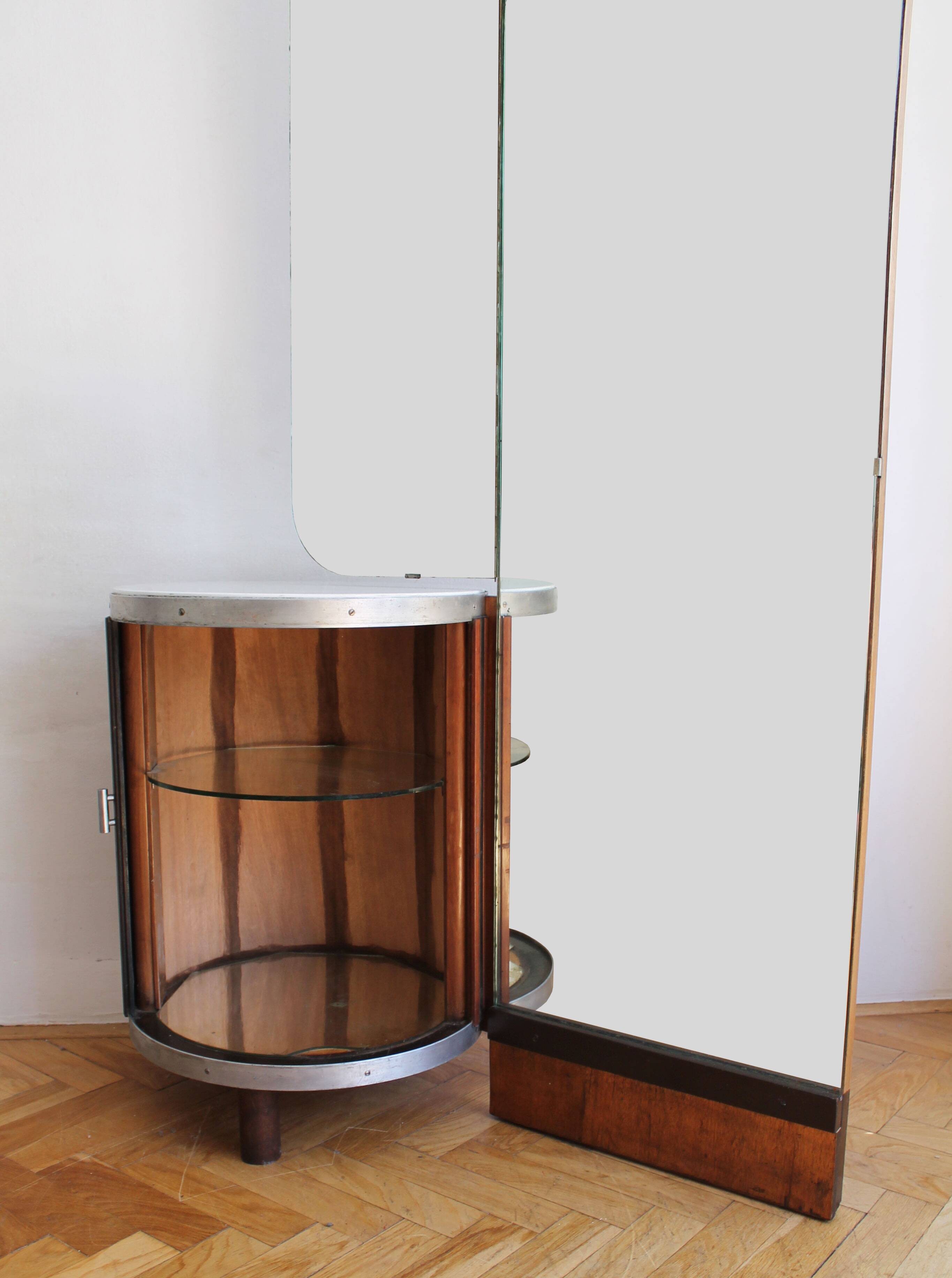 Coiffeuse des années 1930 par UP Brno