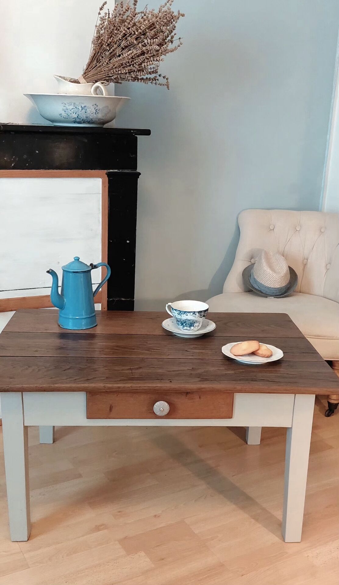 Table basse ancienne avec tiroir
