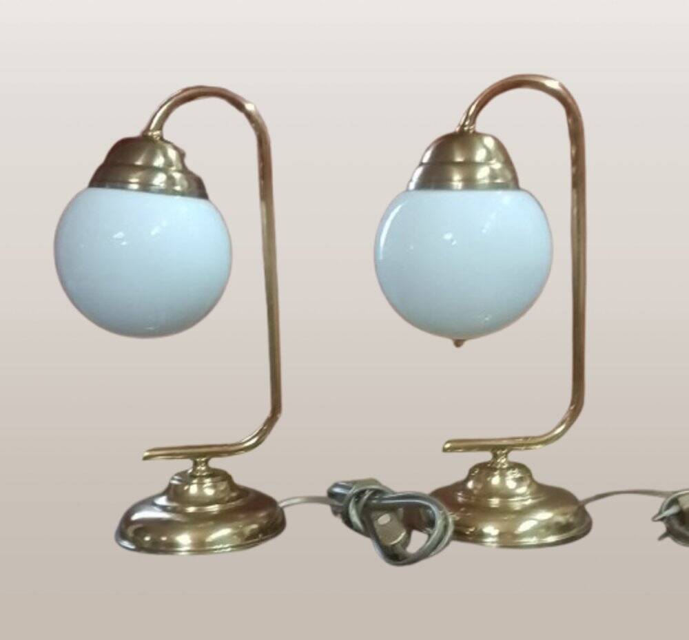 Lampes de table Art Déco vintage en laiton et verre opalin, années 70. Lot de 2.