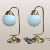Lampes de table Art Déco vintage en laiton et verre opalin, années 70. Lot de 2.