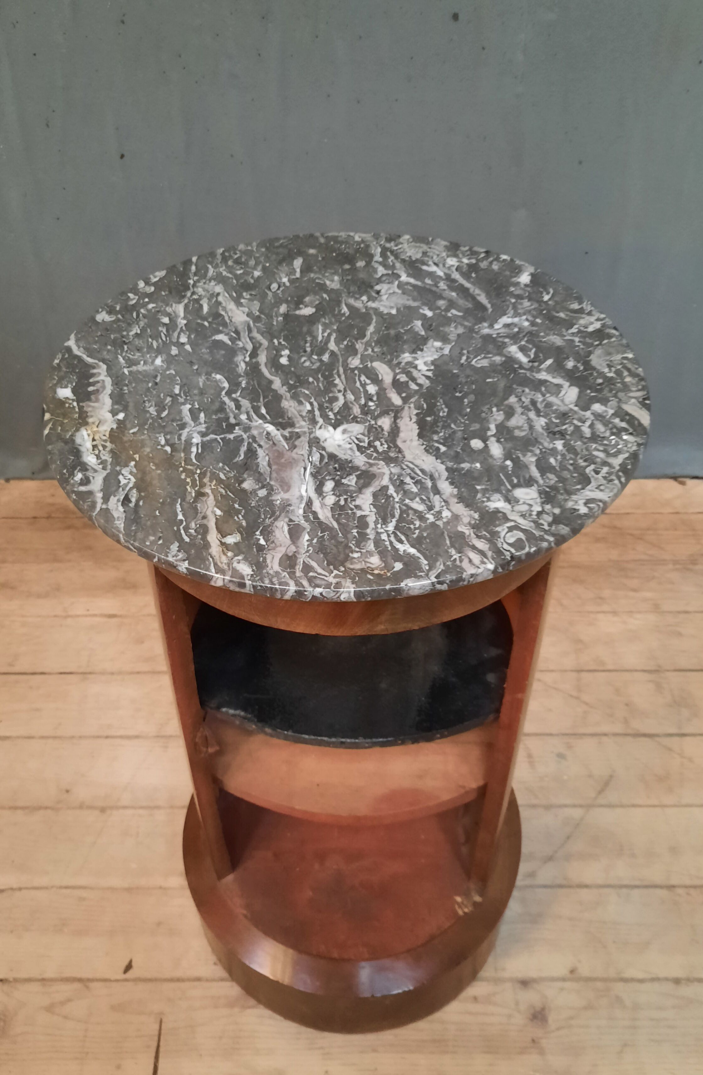 Circular mahogany selette