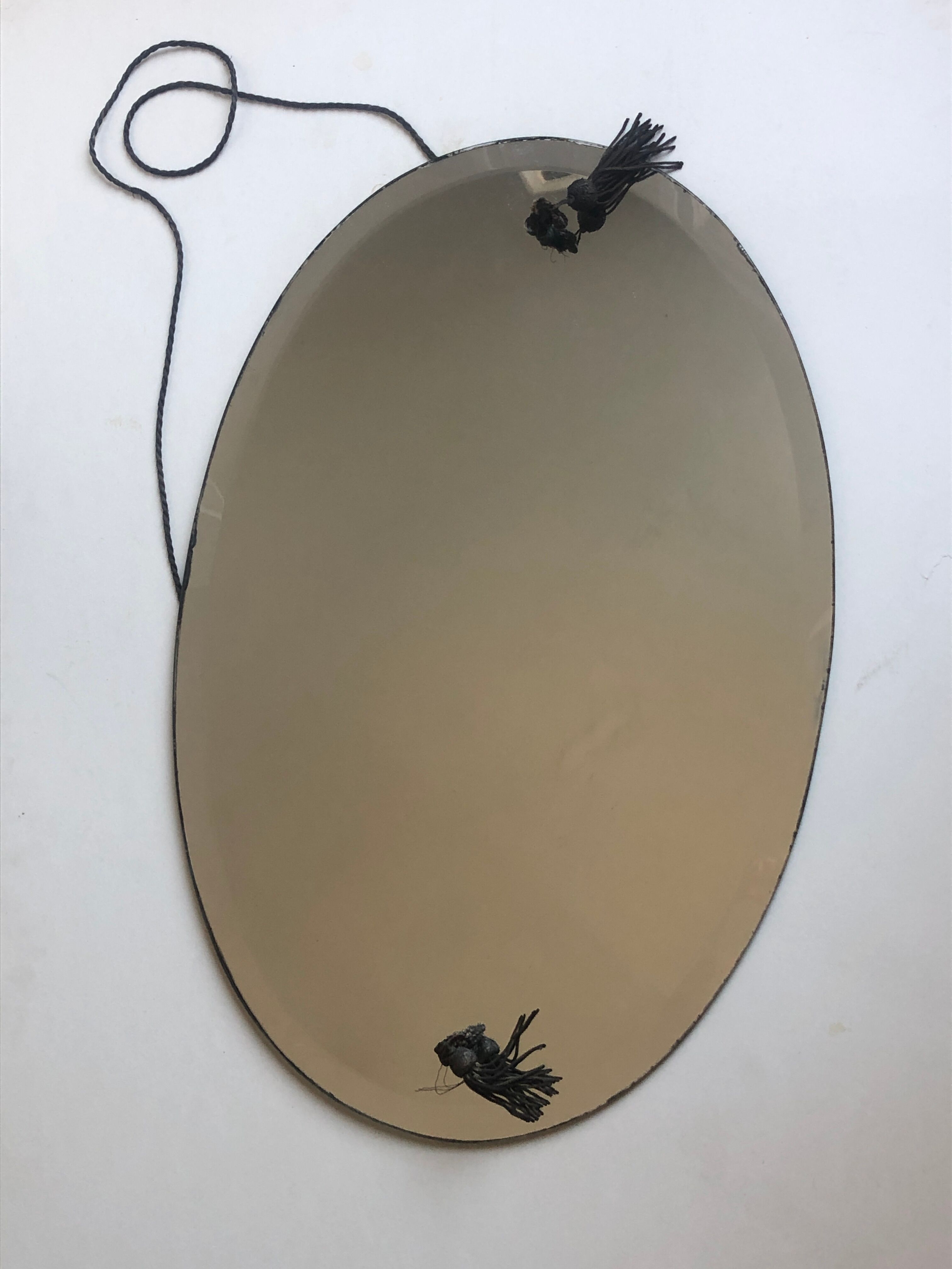 Oval mirror pompom and former link