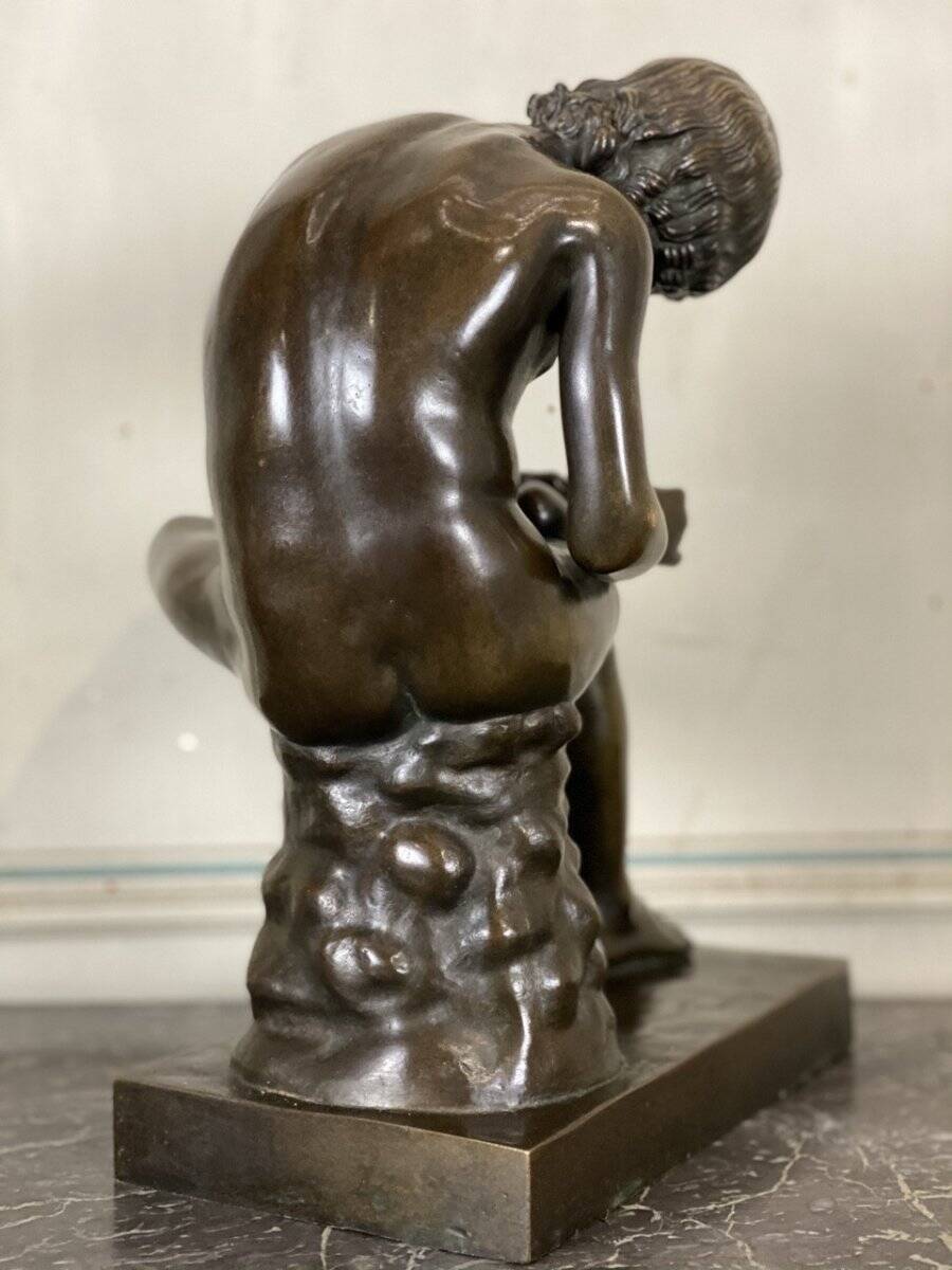 Le Spinario ou tireur d’épine, bronze d’après l’antique
