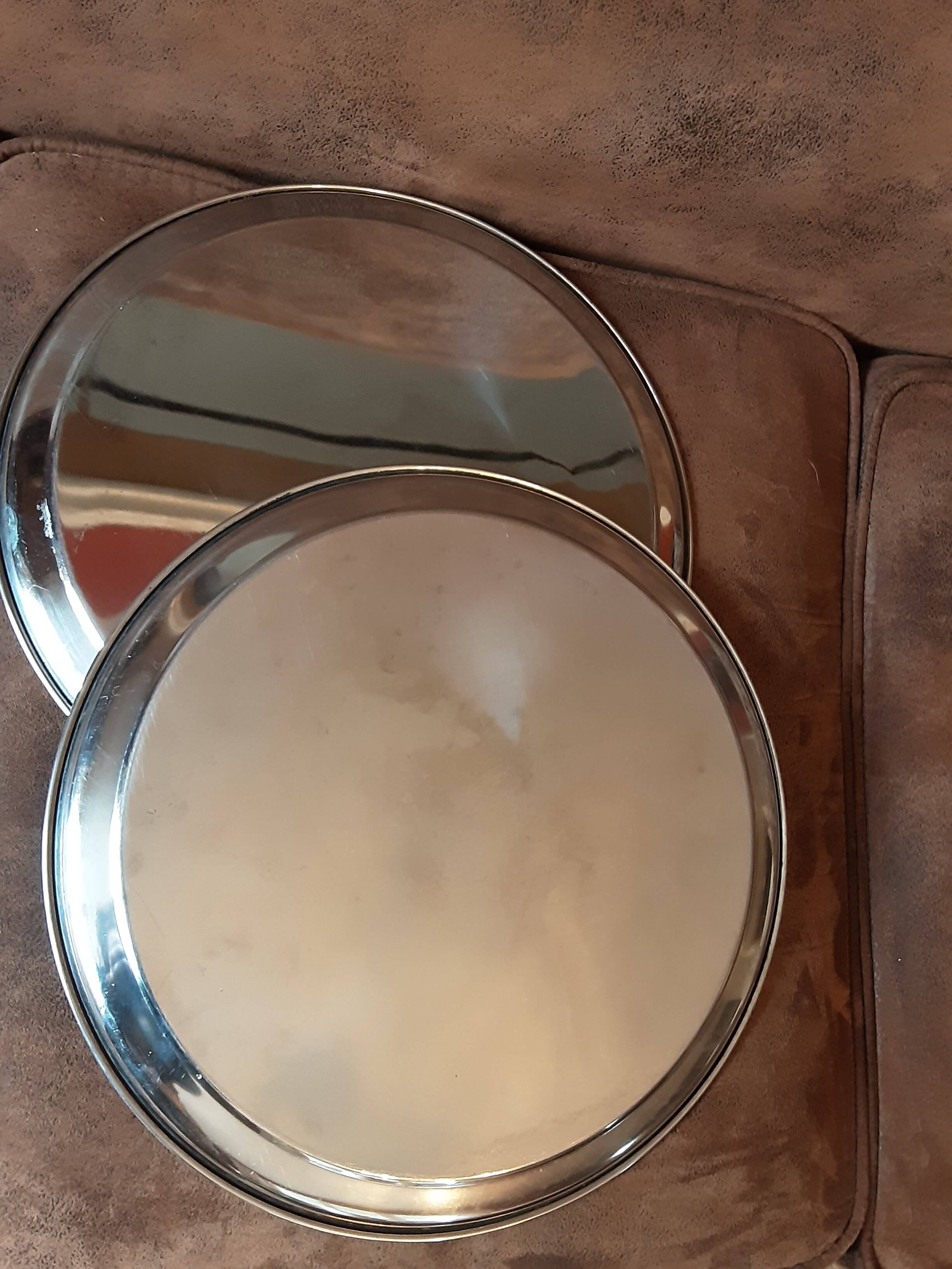 Set of 2 vintage trays