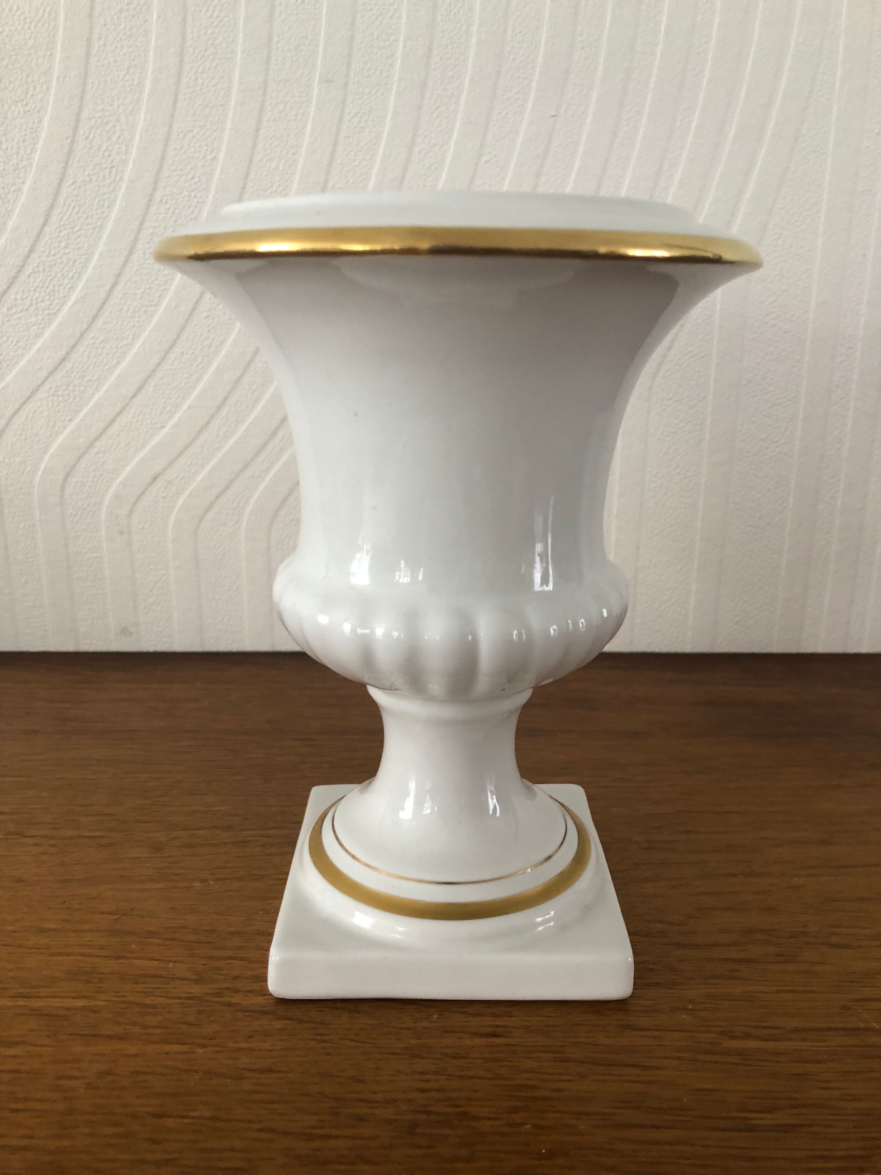 Vase Médicis blanc en porcelaine de Bruxelles