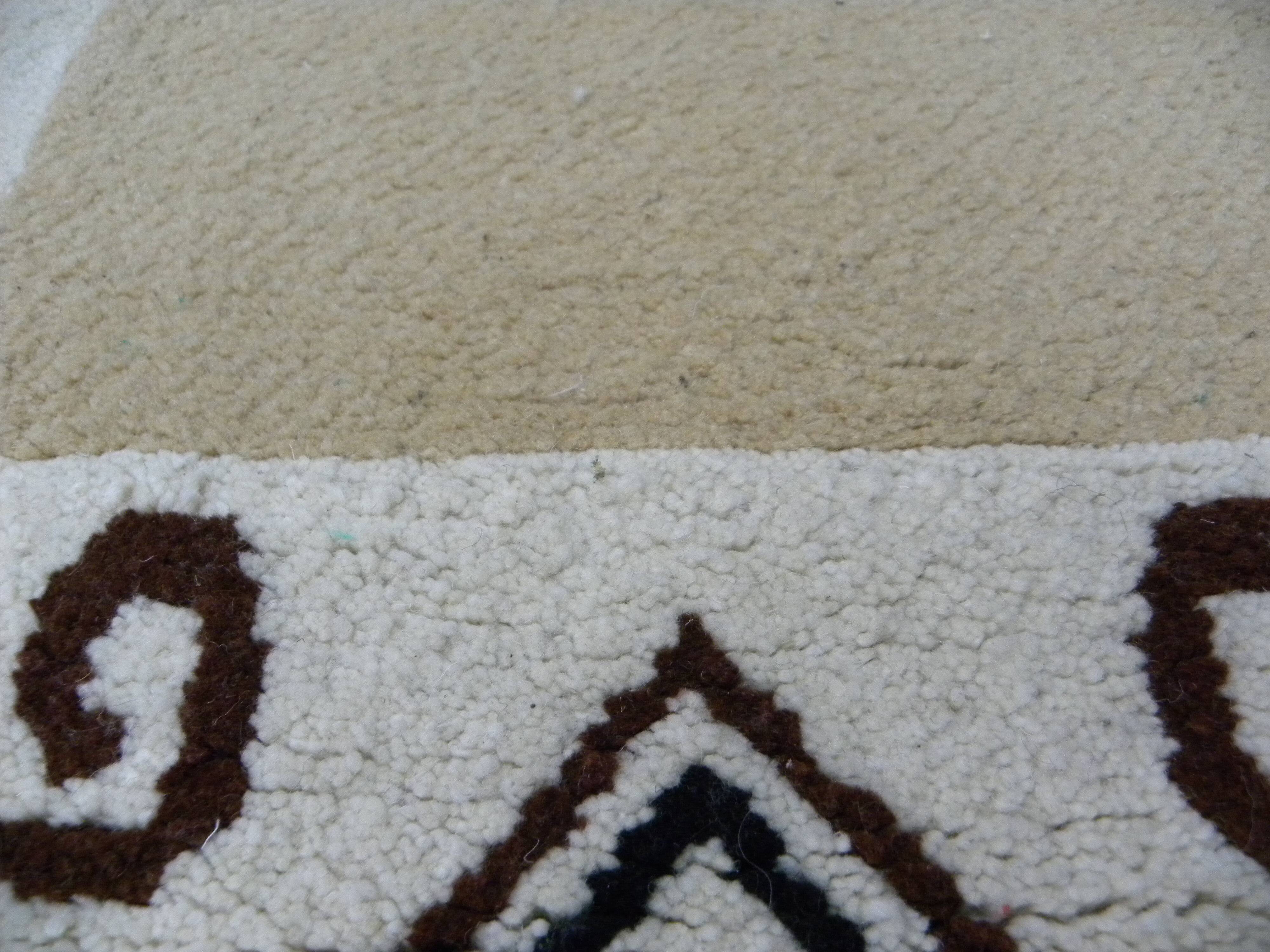 Vintage Berber rug antique/traditional – Beige Accent Rug