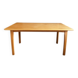 Tisch aus massiven Holz