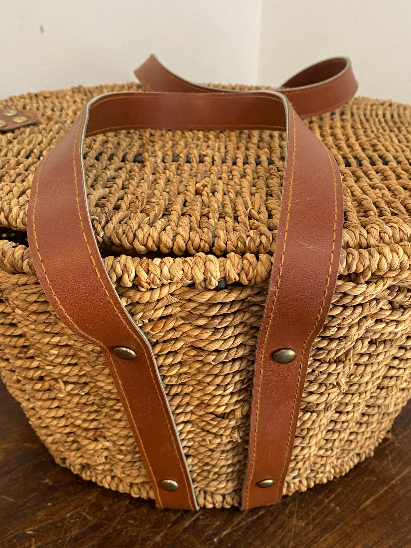 Woven rope basket